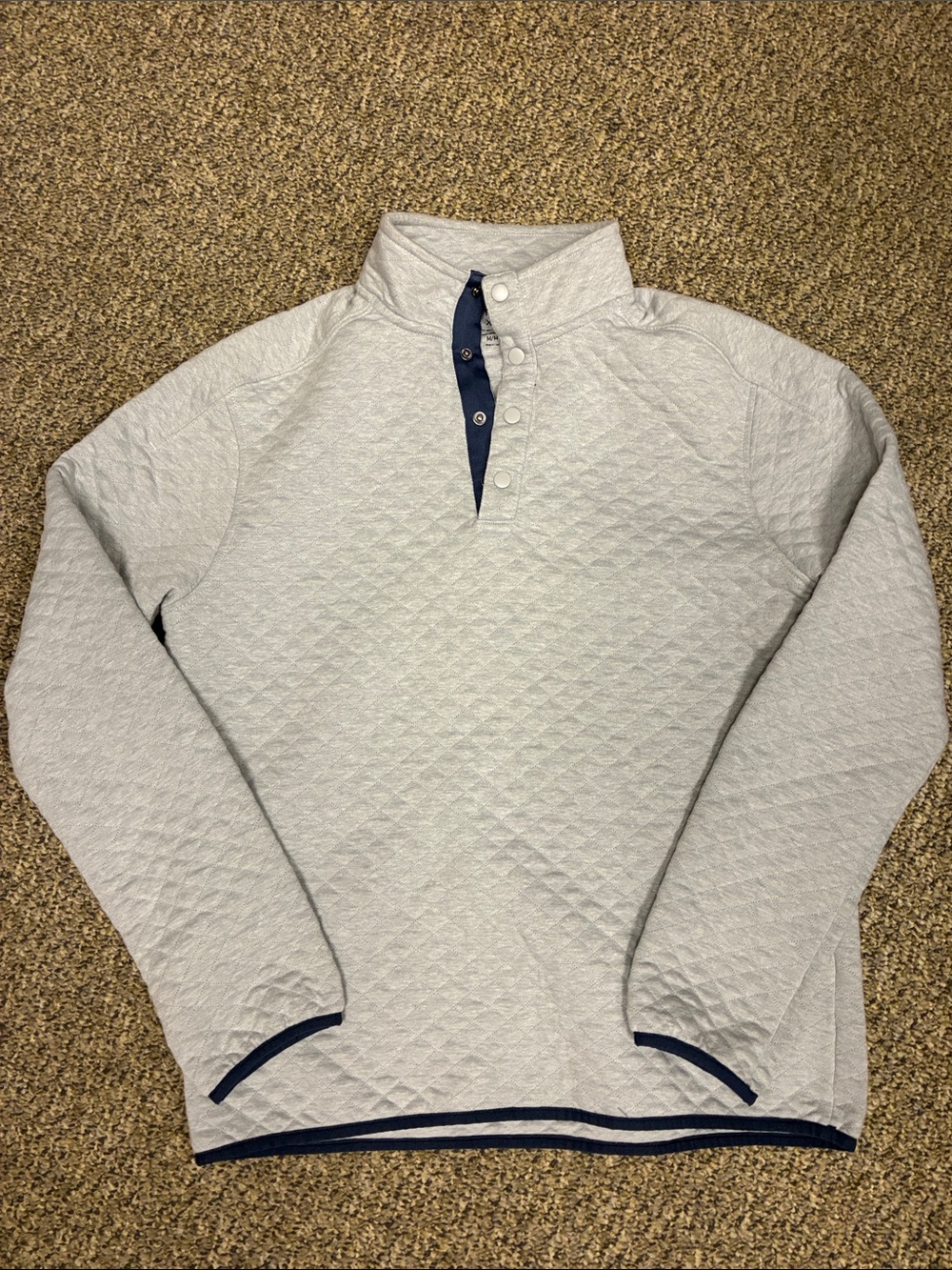 RHONE Quilted Light Gray Henley with Navy Trim